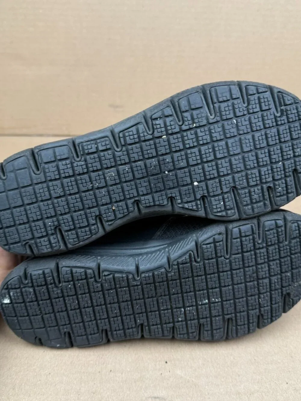 Men's Skechers Slip-On Work Shoes Black Slip Resistant Size 7.5 Needs Cleaning